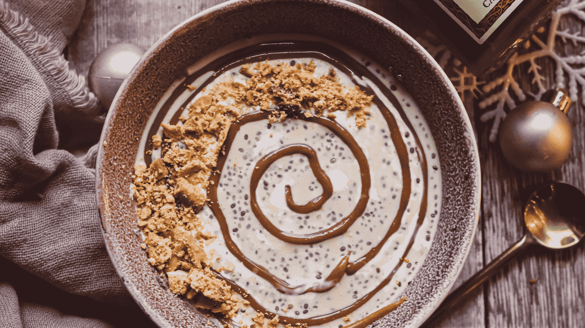 Gingerbread Caramel Overnight Oats